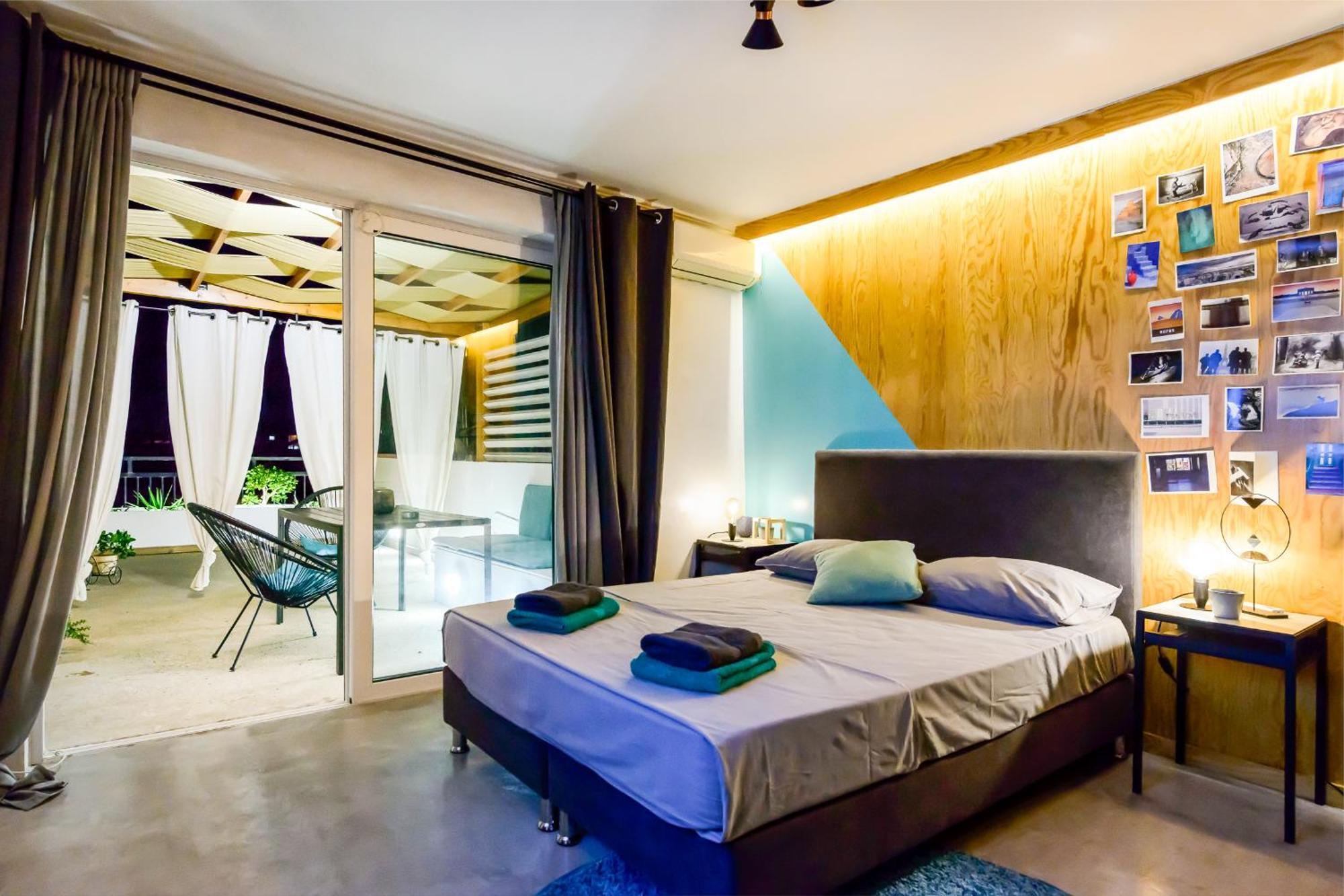 Lucy In The Sky With Diamonds Apartment Kalamata Bagian luar foto