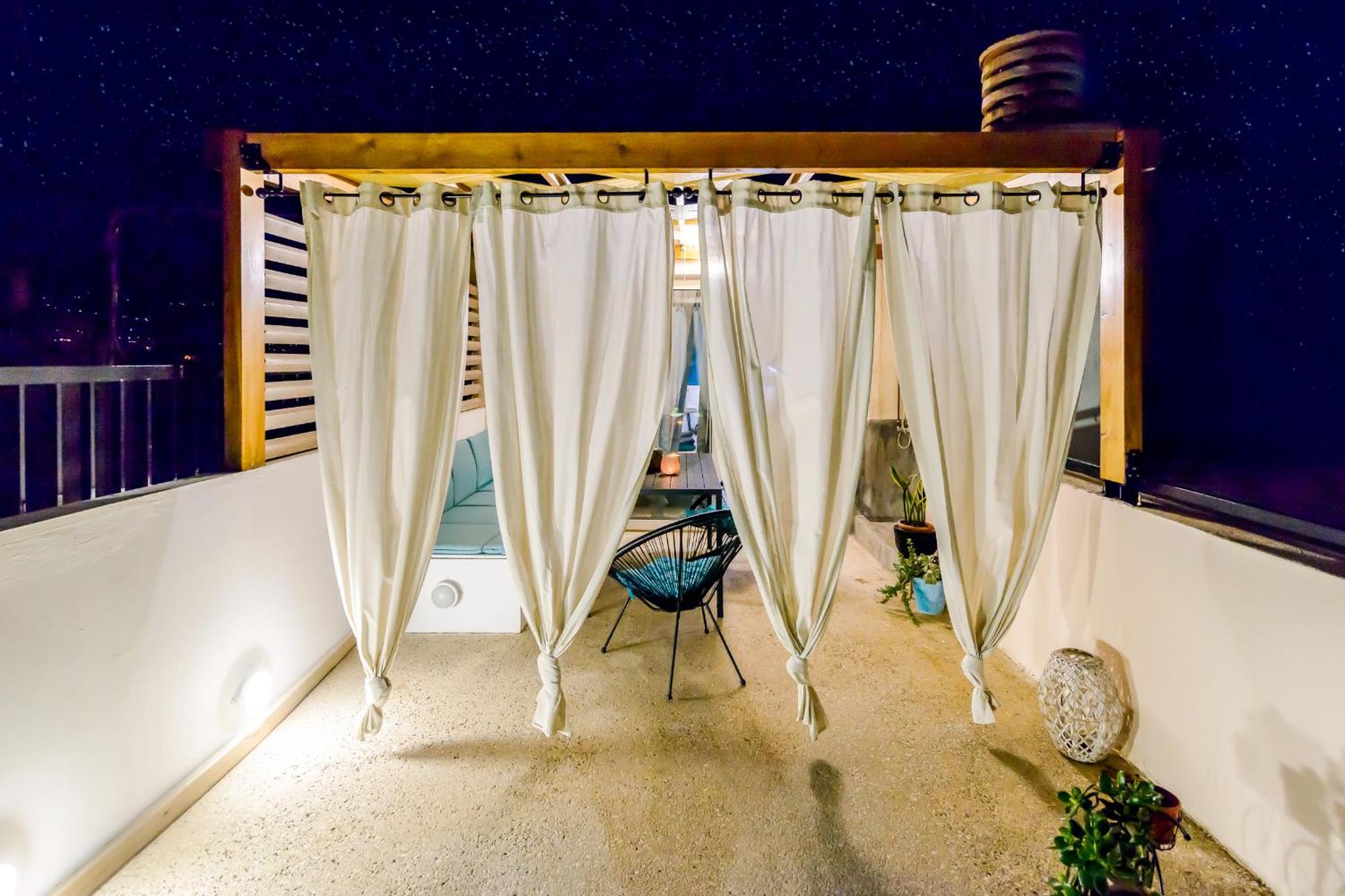 Lucy In The Sky With Diamonds Apartment Kalamata Bagian luar foto