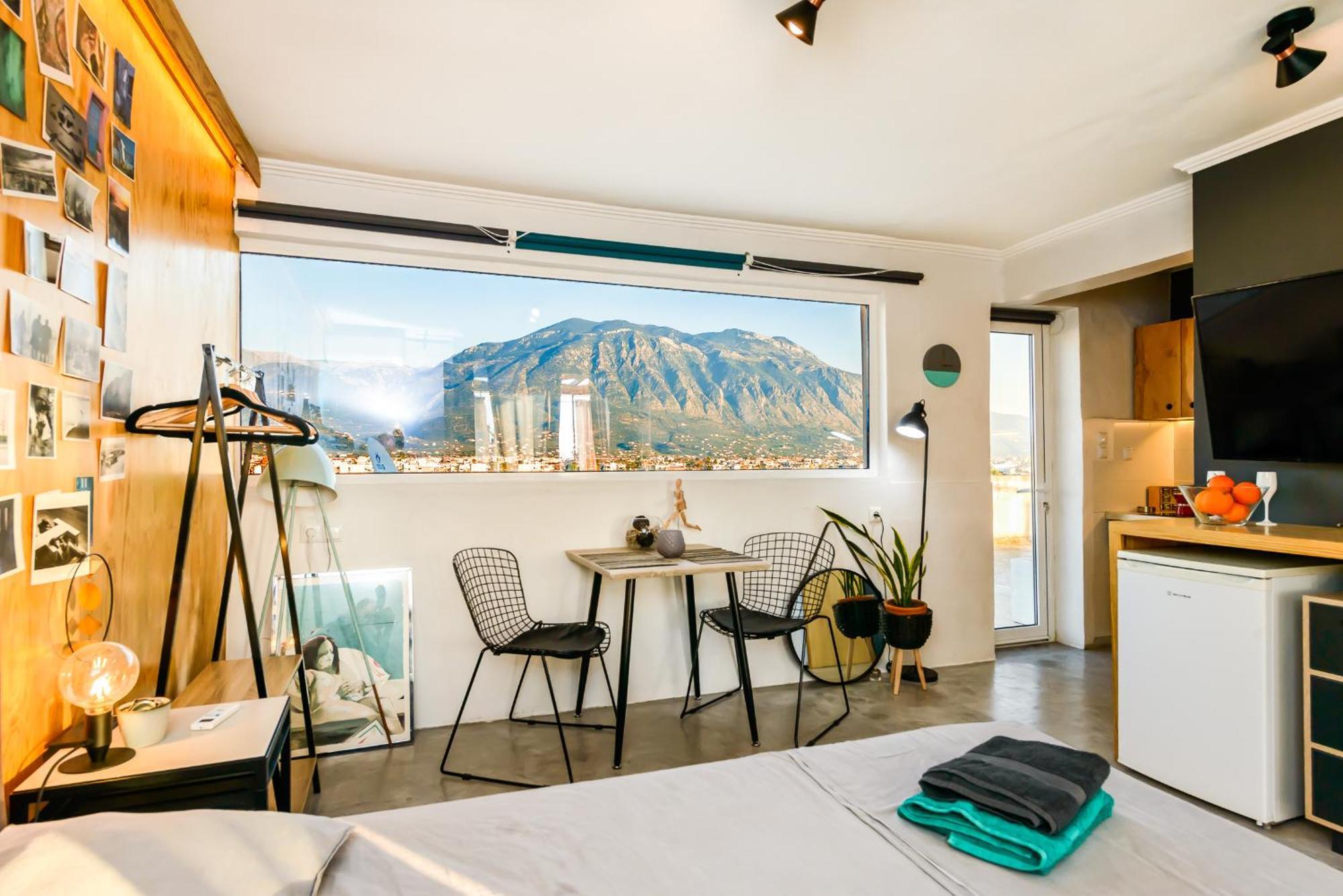 Lucy In The Sky With Diamonds Apartment Kalamata Bagian luar foto
