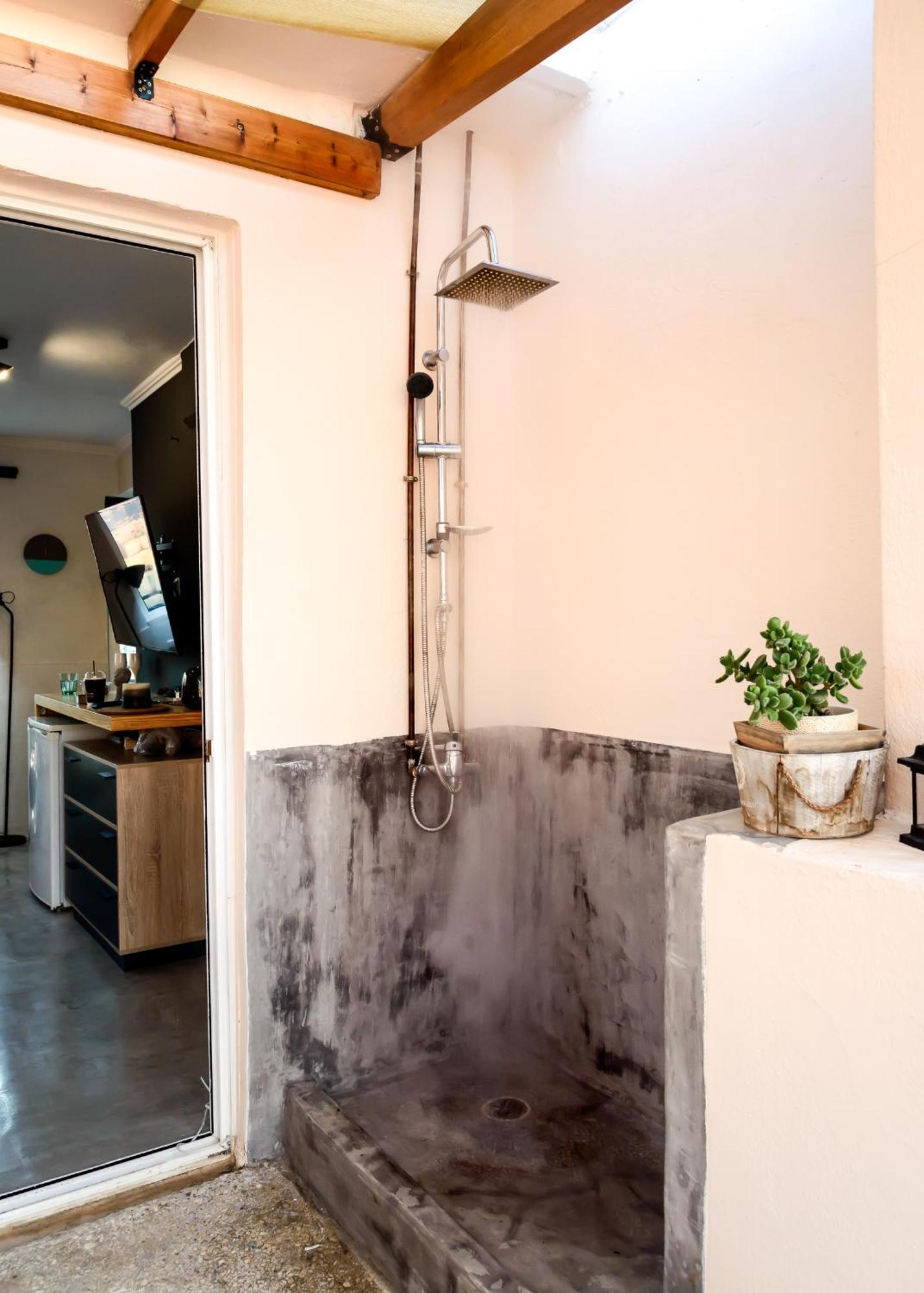Lucy In The Sky With Diamonds Apartment Kalamata Bagian luar foto